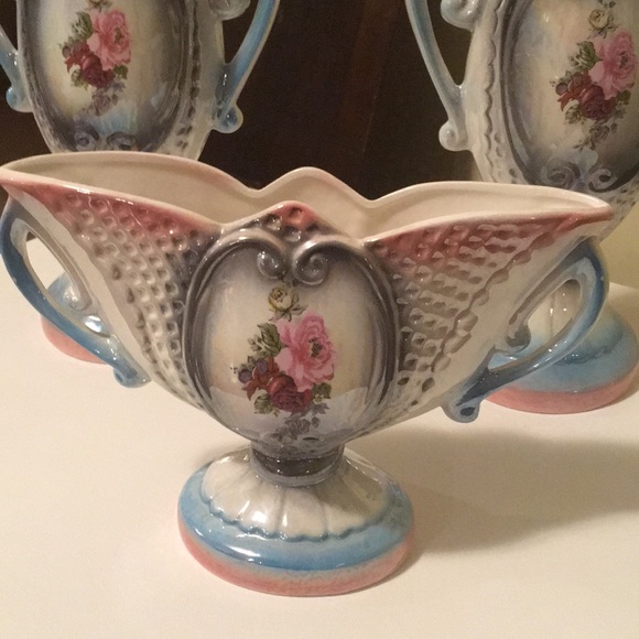 Rare Taiwan floral double handled vases - Picture 2 of 8